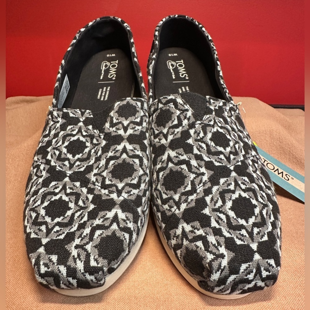 New With Tags Tom’s Classic Alpargata Loafer Flats Black & Gray Women’s Sz 10